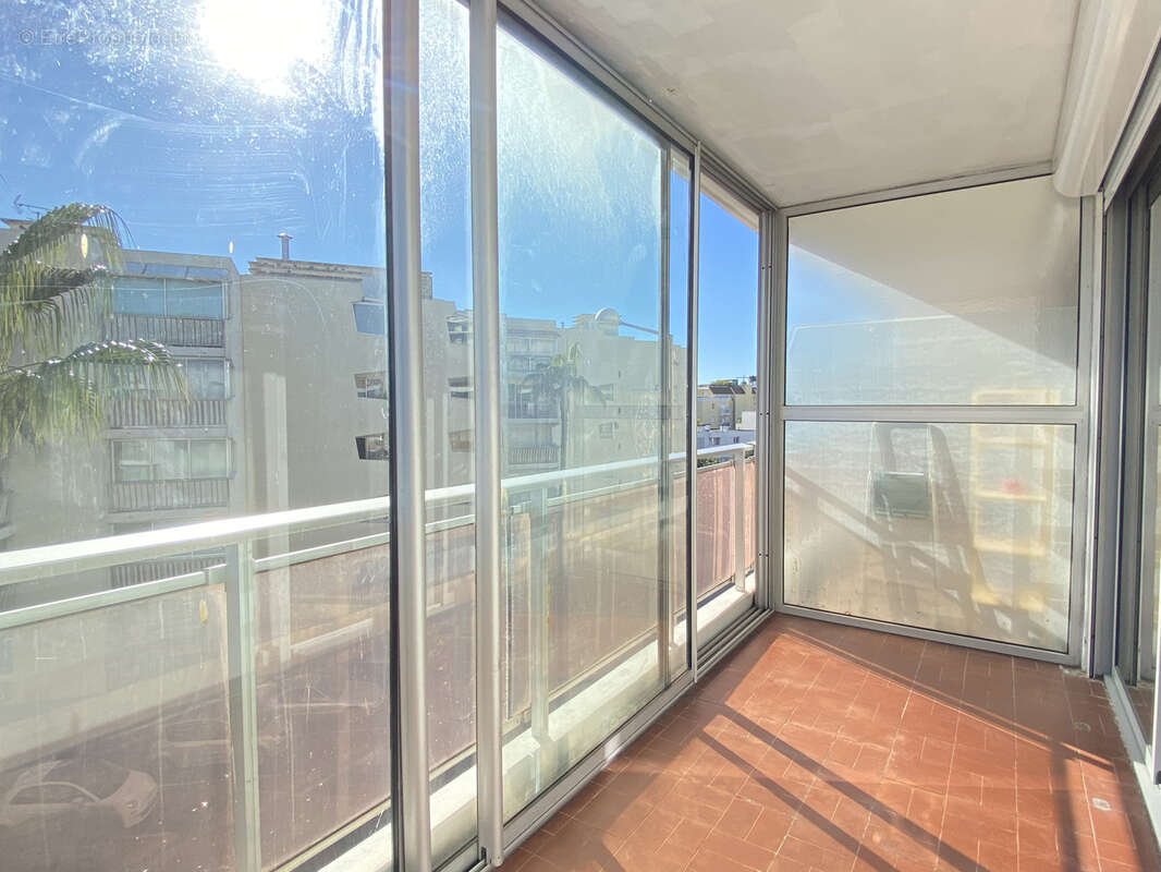 Appartement à SAINT-LAURENT-DU-VAR