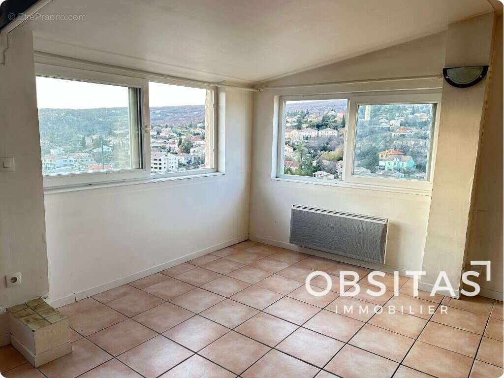 Appartement à FORCALQUIER