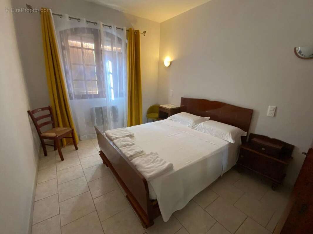 Villa familiale de 203 m² avec 2 logements sur 890 m² de terrain BORGO - photo 9