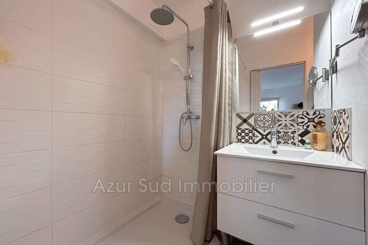 Appartement à VALLAURIS