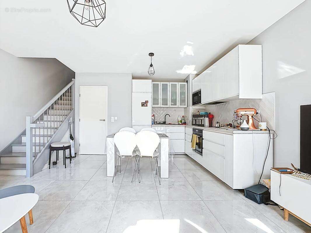 Maison à BUSSY-SAINT-GEORGES