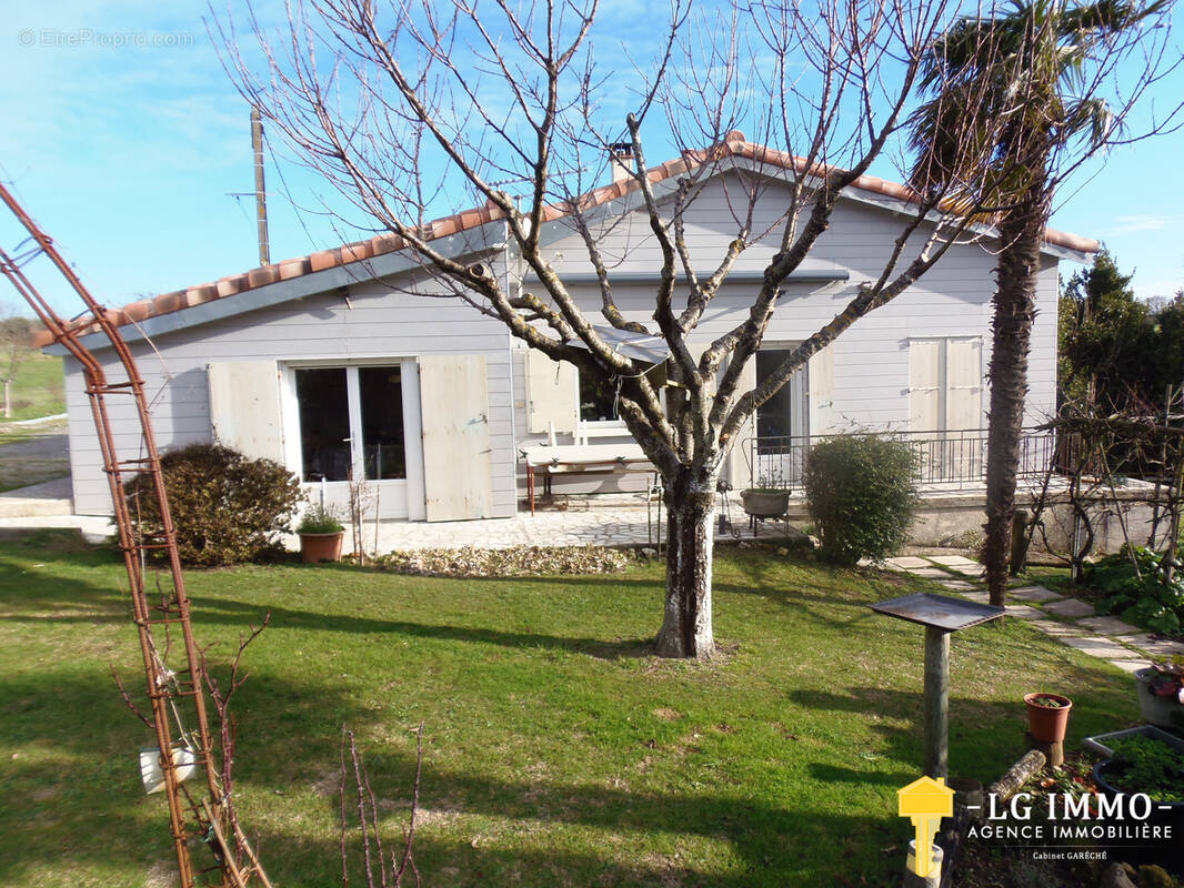 Maison à CHENAC-SAINT-SEURIN-D'UZET