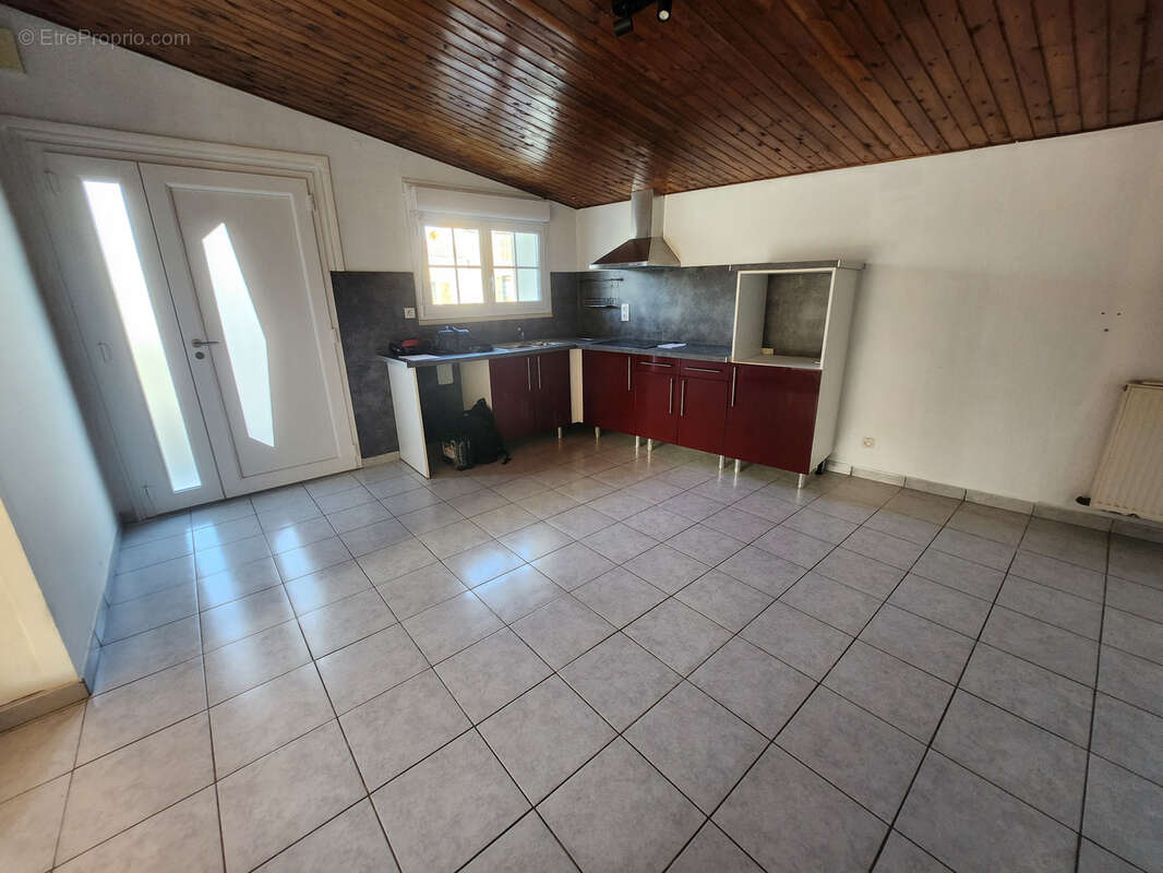 Maison à SAINTE-GEMME-LA-PLAINE