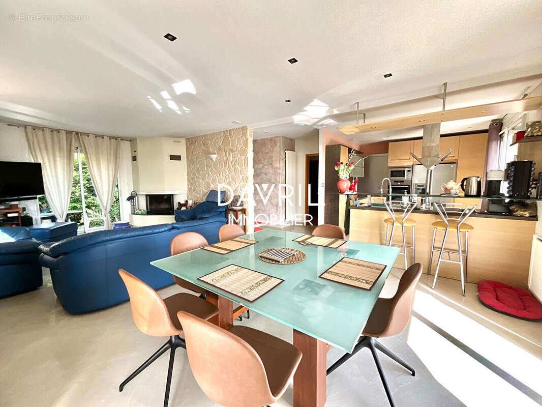 Maison à JOUY-LE-MOUTIER