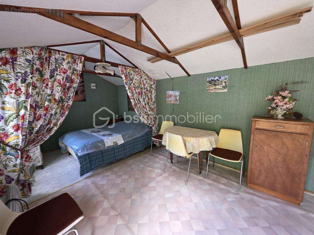 Maison à SAINTE-COLOMBE-EN-BRUILHOIS