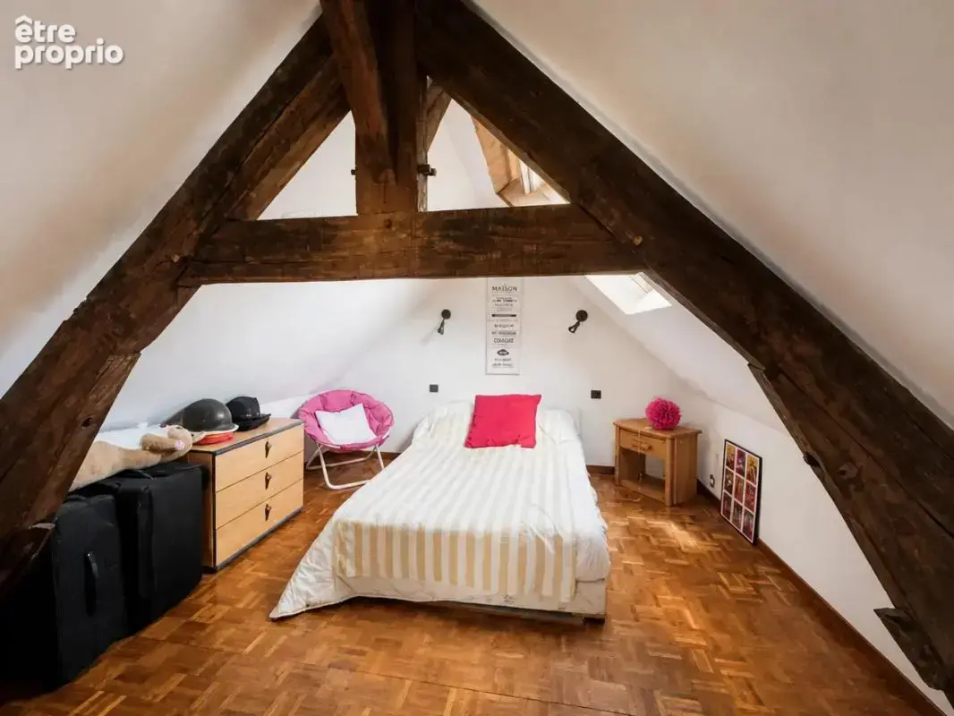 Maison de 7 pièces de 165 m² à Nérondes - photo 11