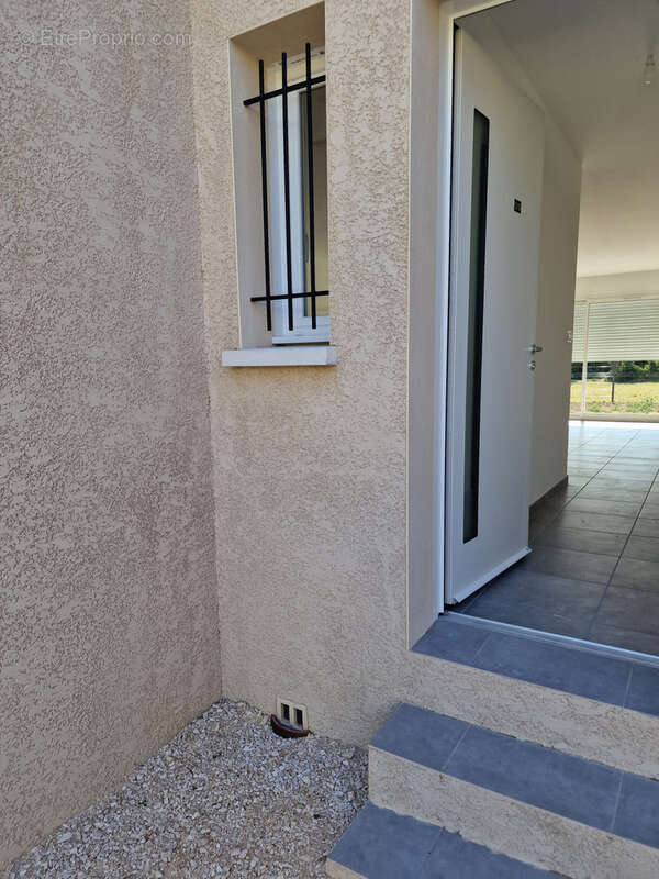 Maison à MOURIES