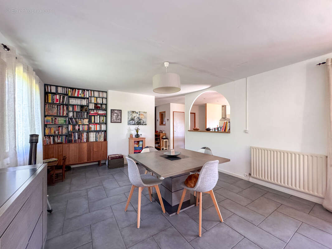 Maison à SAINT-CLAIR-DU-RHONE