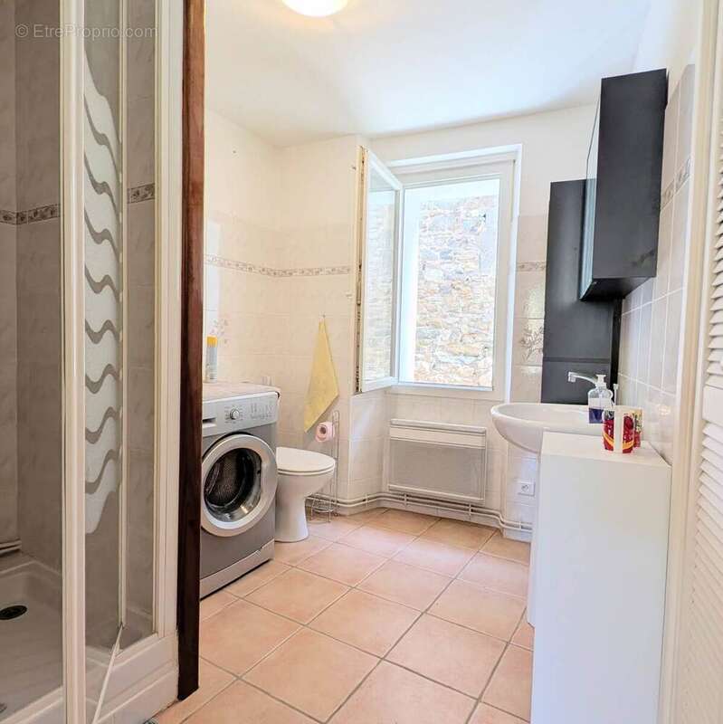 Appartement à COLLOBRIERES