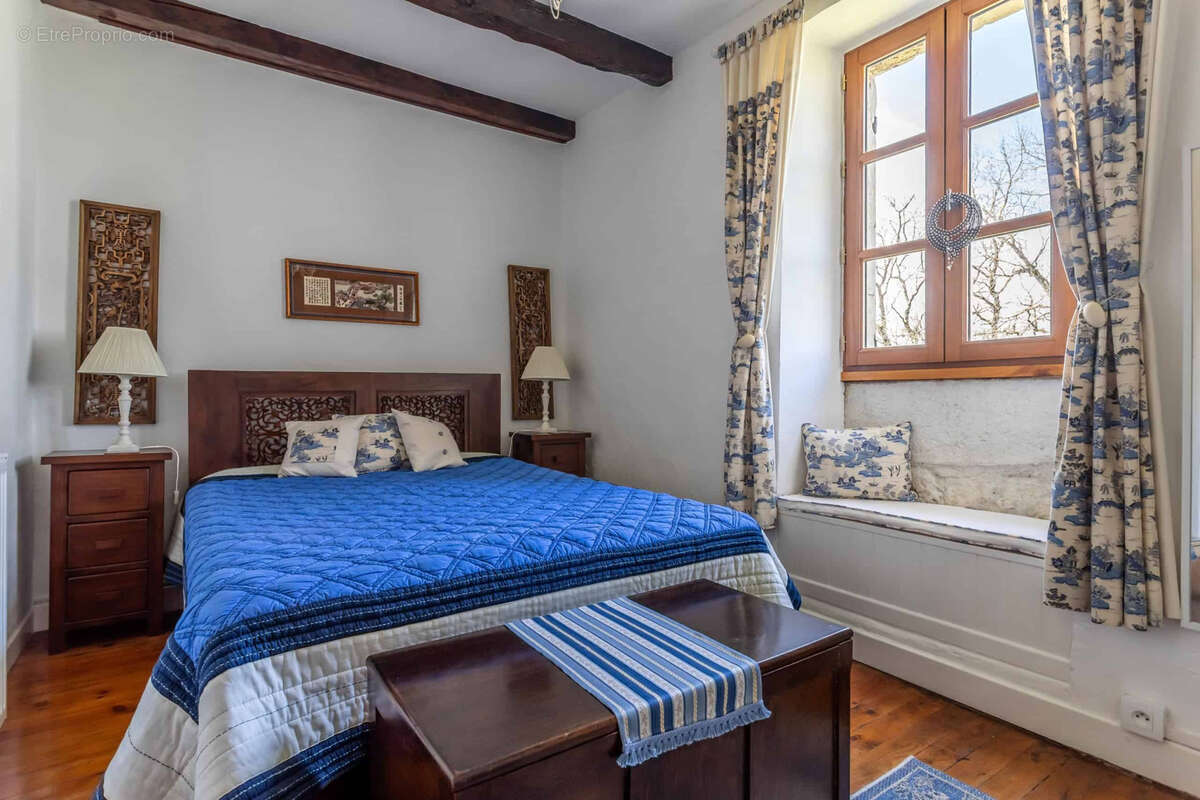 Maison de campagne avec piscine, dépendances, grange, terrain. - photo 24