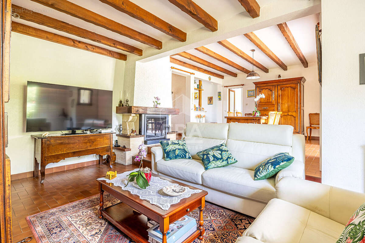 Rare : Maison familiale 5 chambres, avec piscine et grand terrain à Vouillé - photo 4