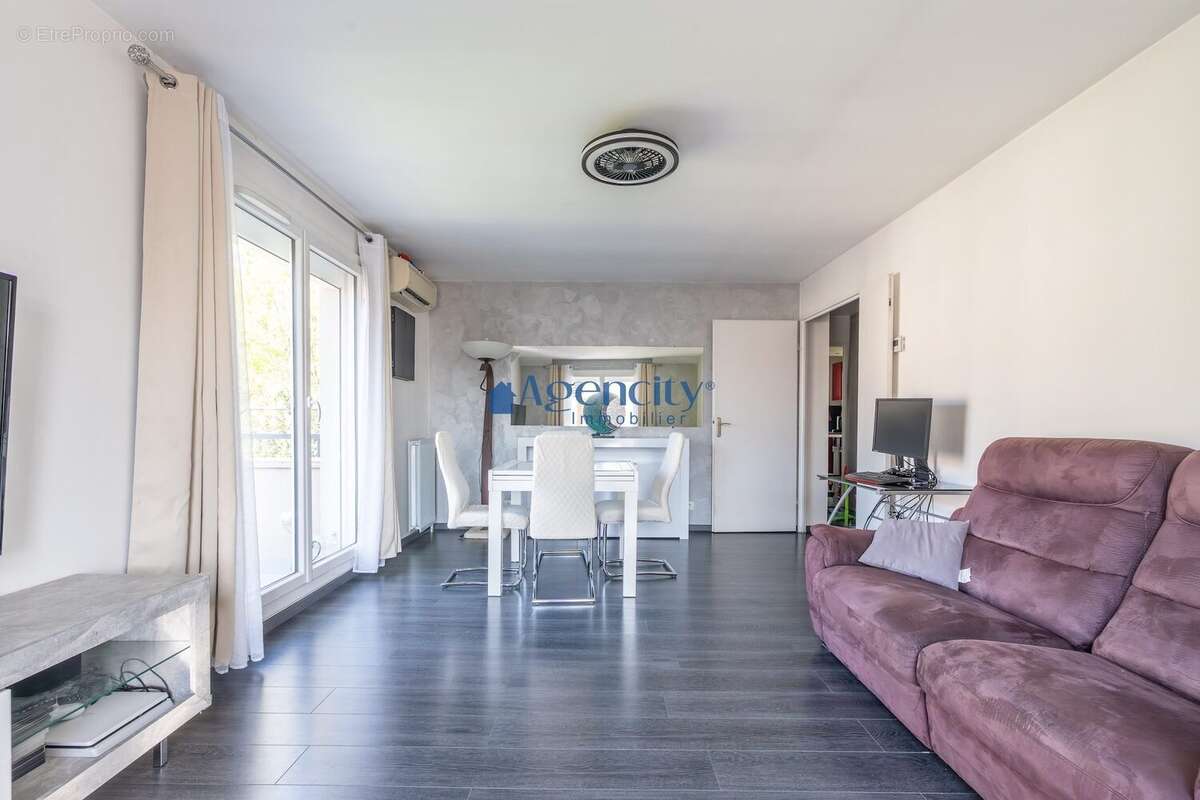 Séjour lumineux - Appartement à TORCY