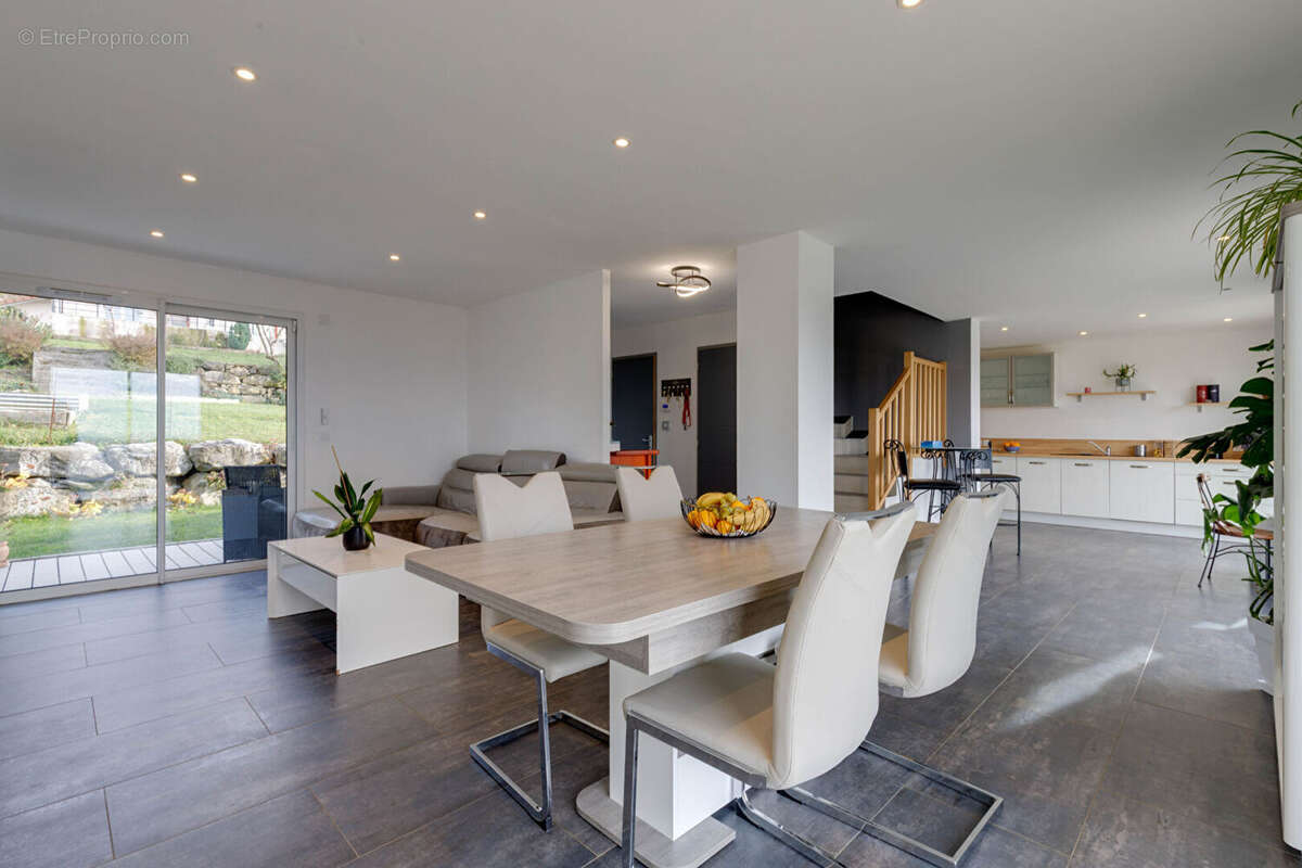 Maison à SAINT-CERGUES