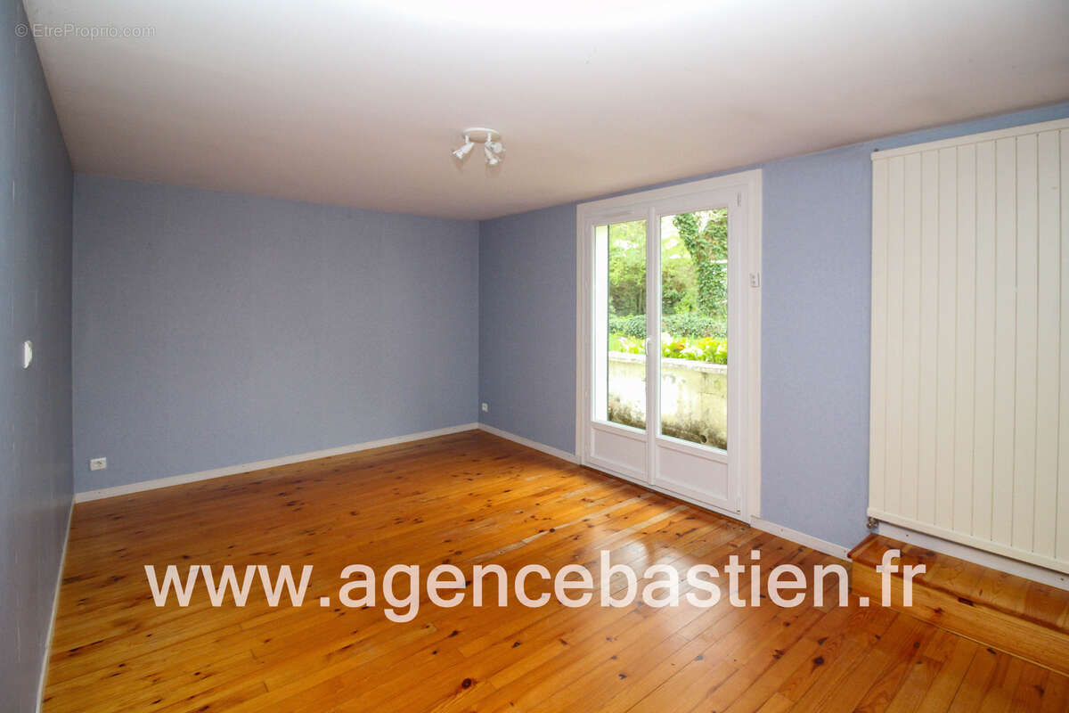 Maison à SAINT-GENIS-POUILLY