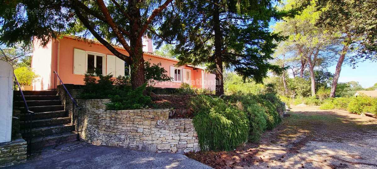 Maison à SABRAN