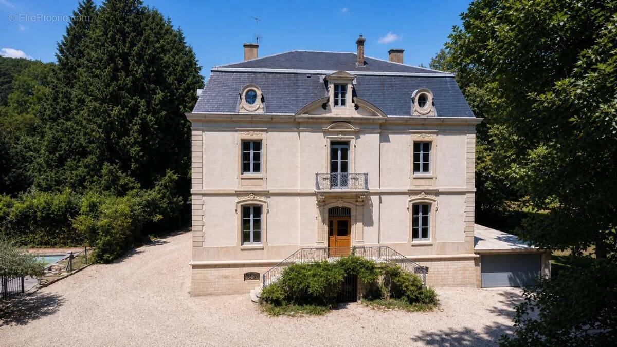 Maison à NEUVILLE-SUR-AIN