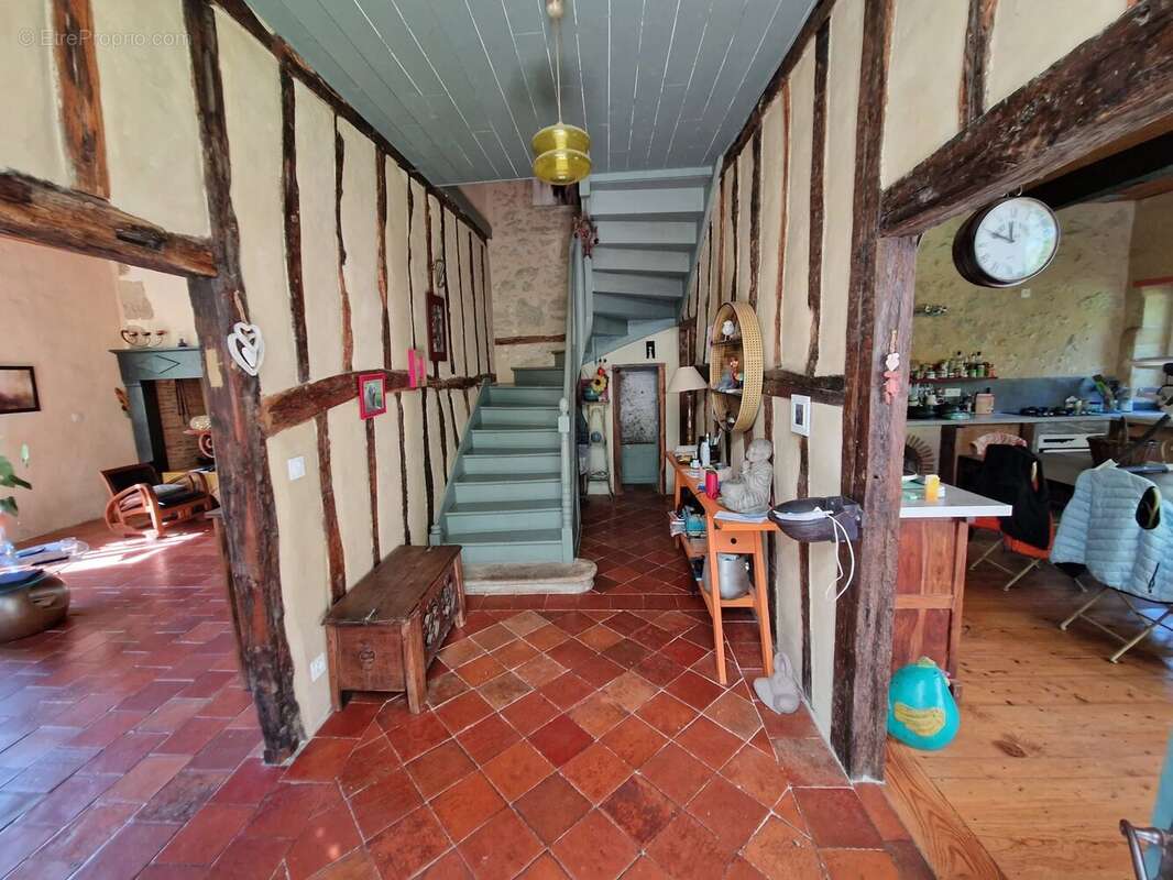 Maison à VIC-FEZENSAC