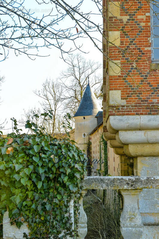 Maison à DOUAINS