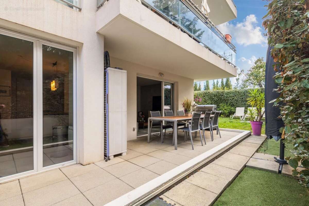 Appartement à SAINT-LAURENT-DU-VAR