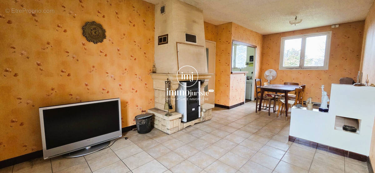 Maison à SAINT-PIERRE-DE-FRUGIE