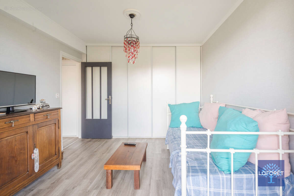 Appartement à LES PAVILLONS-SOUS-BOIS