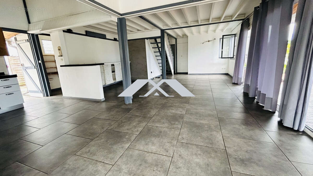 PIECE DE VIE - Maison à SAINT-DENIS