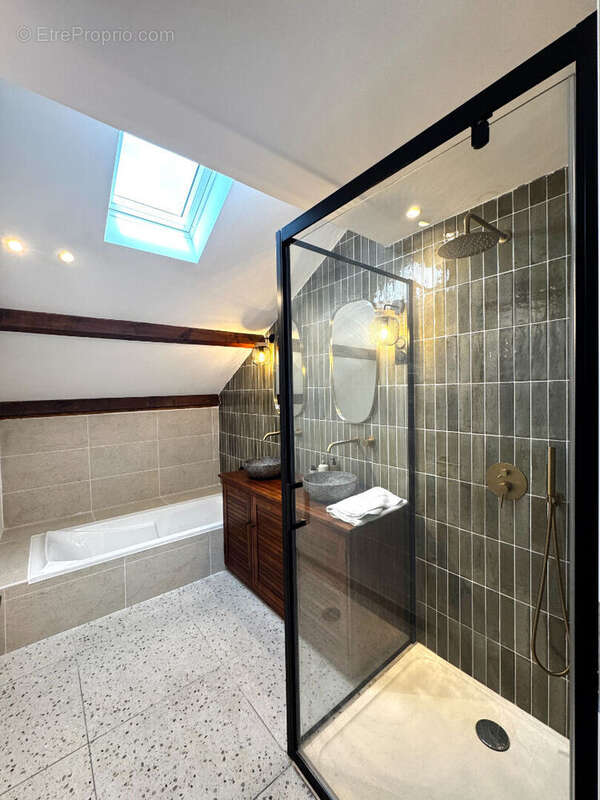 Appartement de prestige 144 m² , Immeuble historique , Centre-ville de Nîmes - photo 13