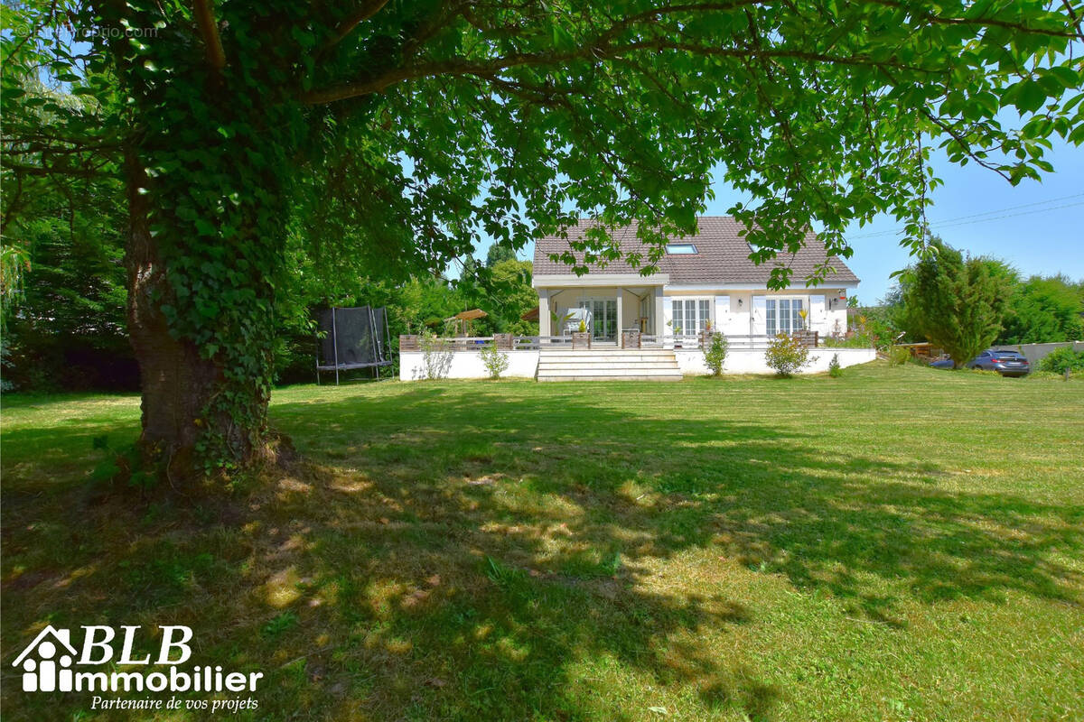 Maison à LE PERRAY-EN-YVELINES