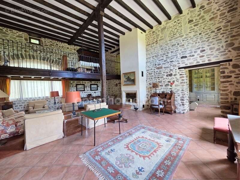 Maison à EGLISENEUVE-PRES-BILLOM