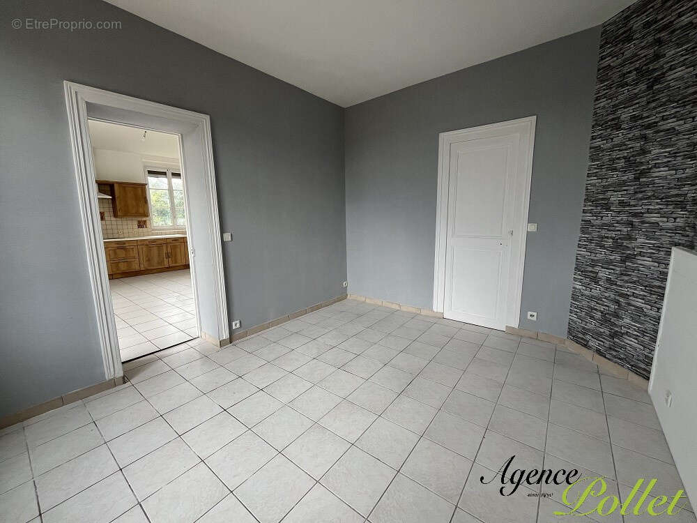 Maison de village 116 m2, garage, cave et jardin clos 601 m2 - photo 5