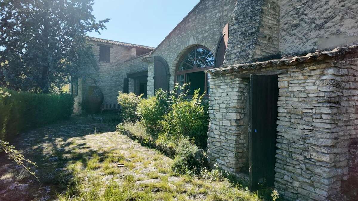 Maison à BONNIEUX