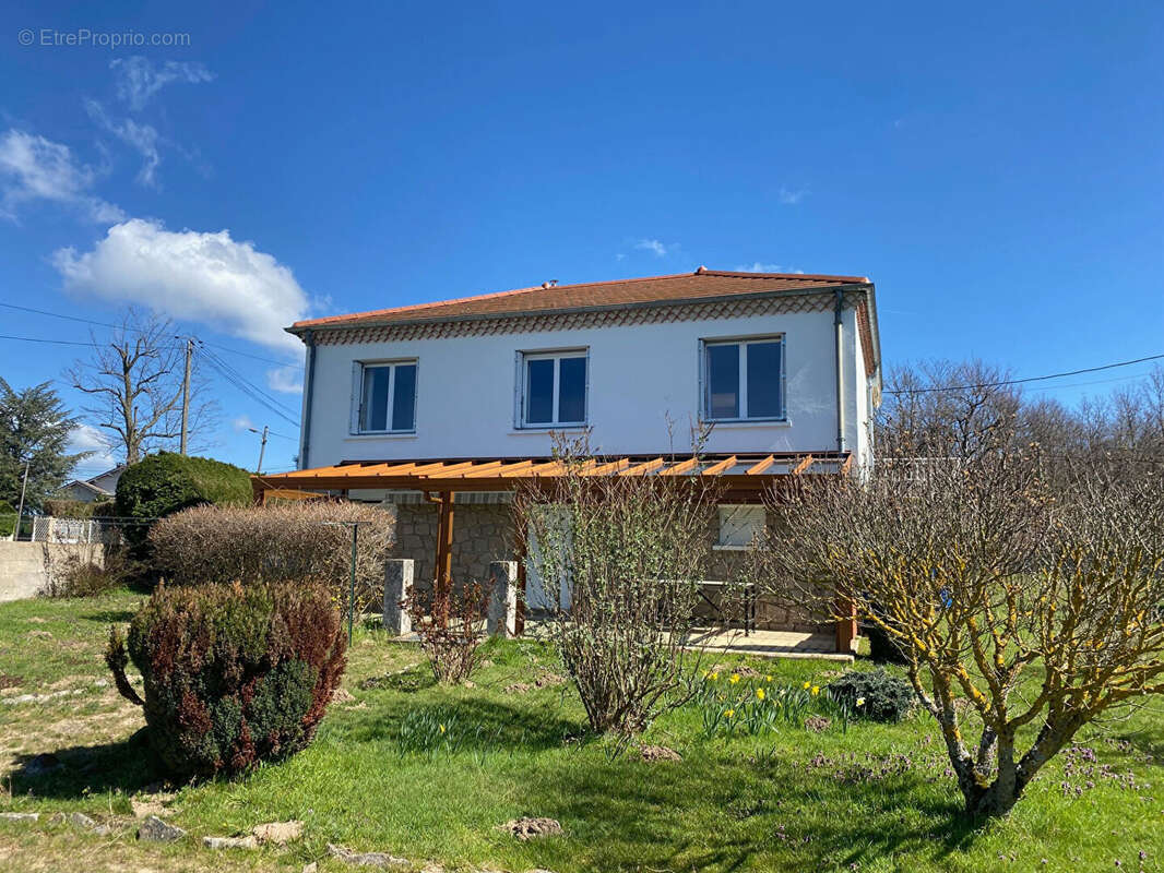 Maison à PERIGNEUX