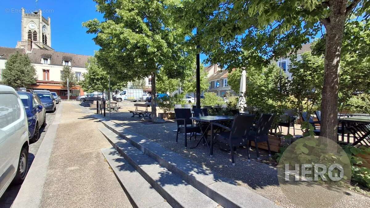 Appartement à NEAUPHLE-LE-CHATEAU