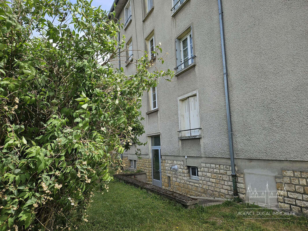 Appartement à VARENNES-VAUZELLES