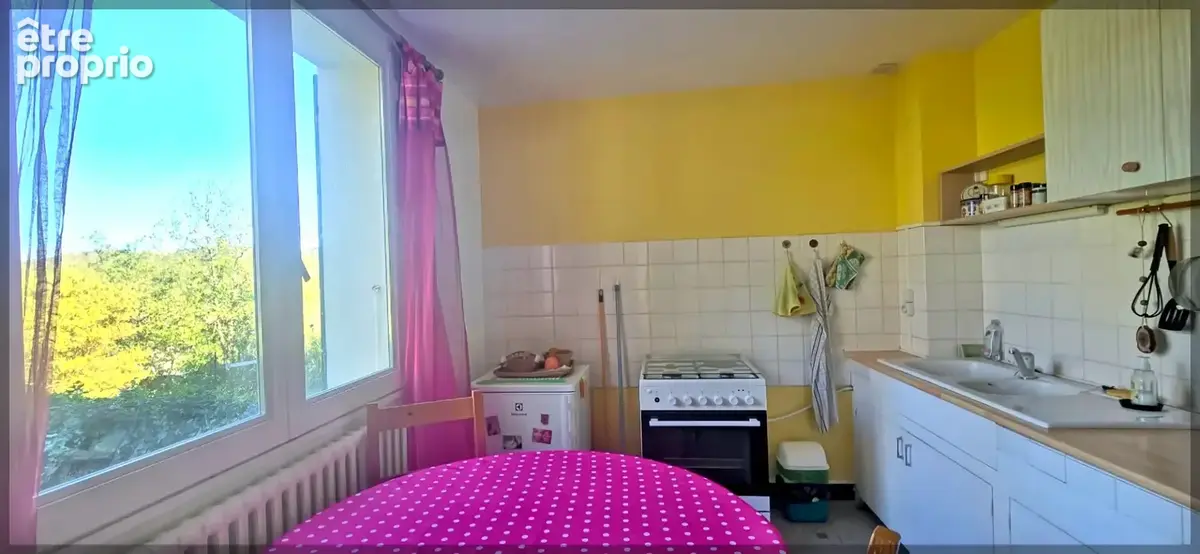 À Vernoux-en-Vivarais, maison 93 m2 avec jardin, 3 chambres et vue sur le lac - photo 3