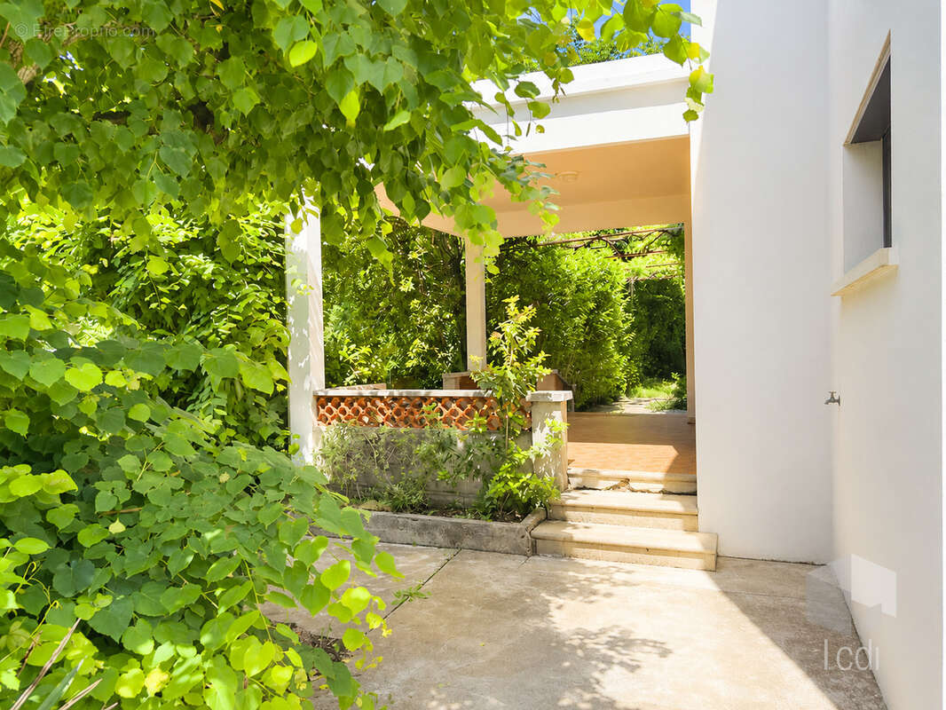Maison à MONTELIMAR