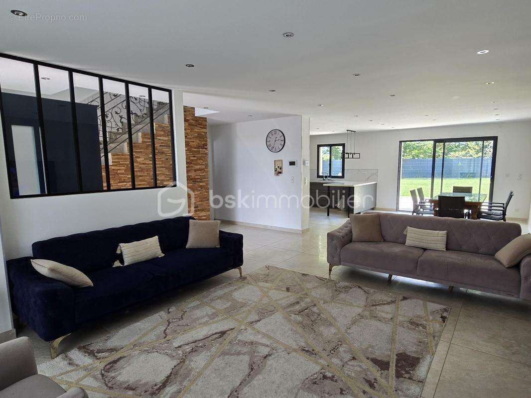 Pavillon contemporain de 2020 – 225 m² – 6 Chambres – DPE A – Saint-Martin-le-Nœud (60000) - photo 2
