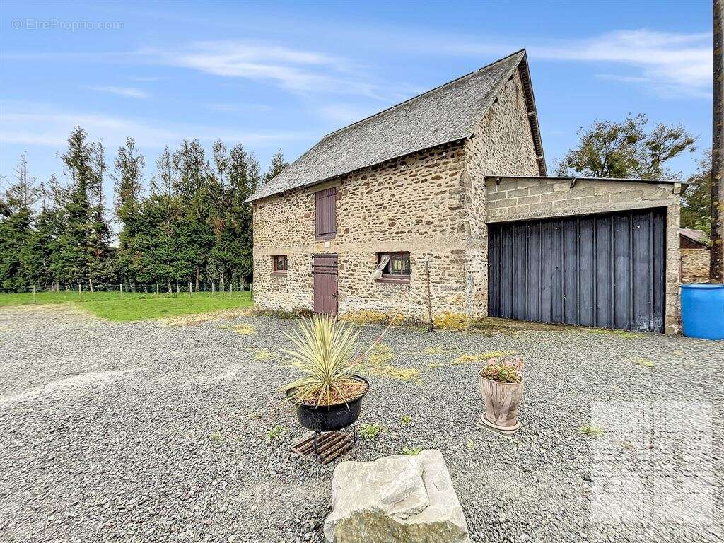 Maison à COURCITE