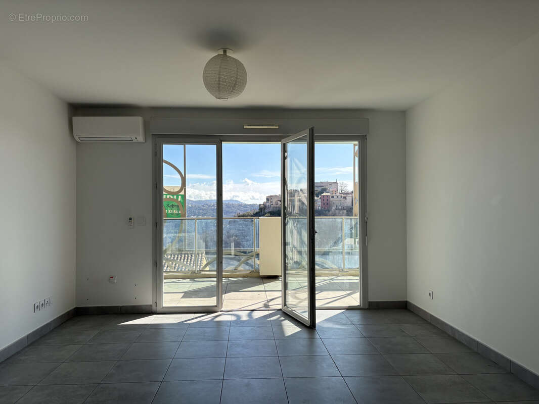 Appartement à GATTIERES