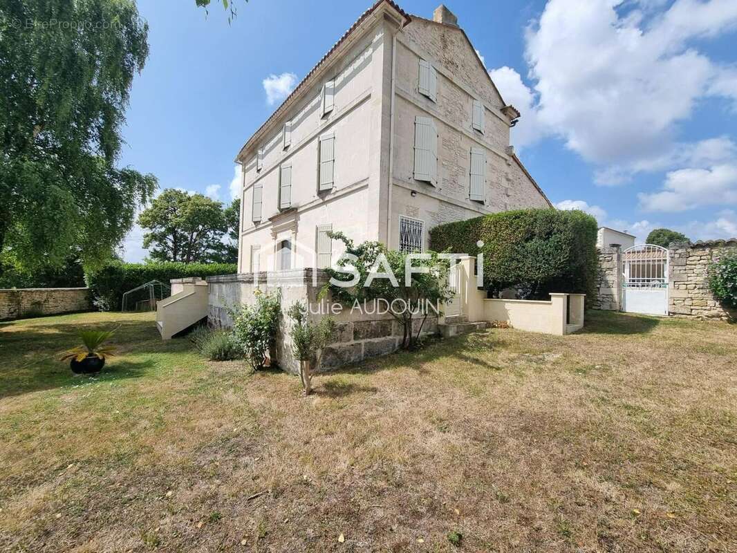 Photo 2 - Maison à HIERSAC