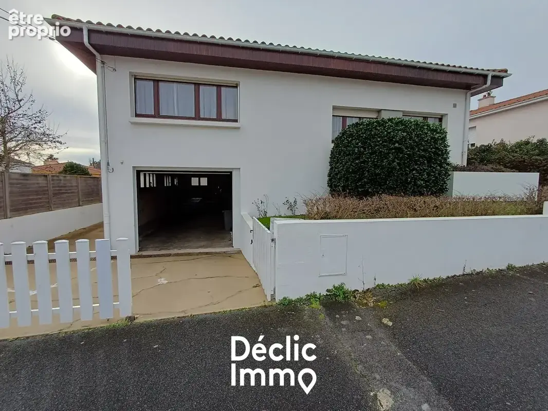 Maison de caractère à Bourg-sous-la-Roche  117 m² - Terrain 500m² - Tout à pied - photo 1