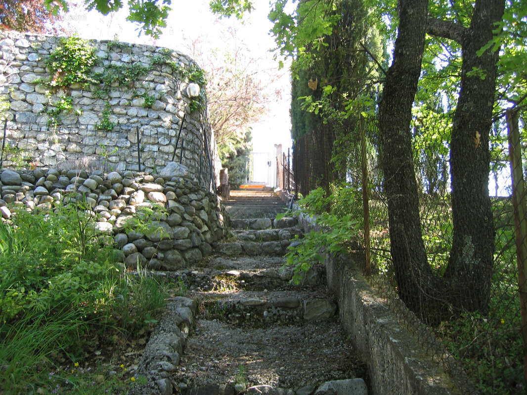 Maison à LARAGNE-MONTEGLIN