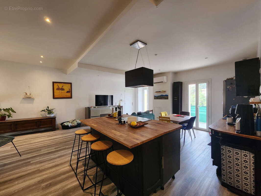 Centre ville: appartement 70m2 renove au rdc, 1 chambre, terrasse et cave - photo 4