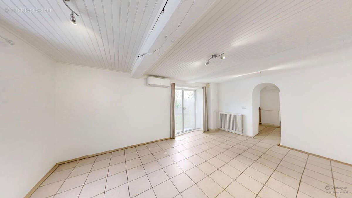 Maison à VEZERONCE-CURTIN