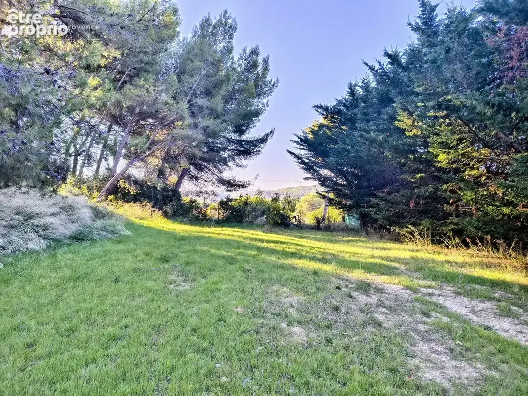 Terrain à bâtir de 855 m² à VELAUX (13) - photo 3