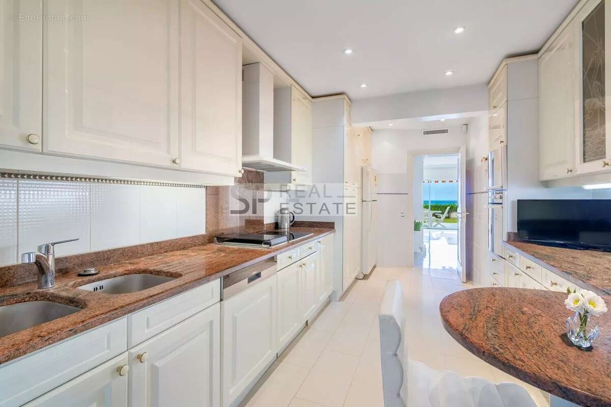 Appartement à VALLAURIS