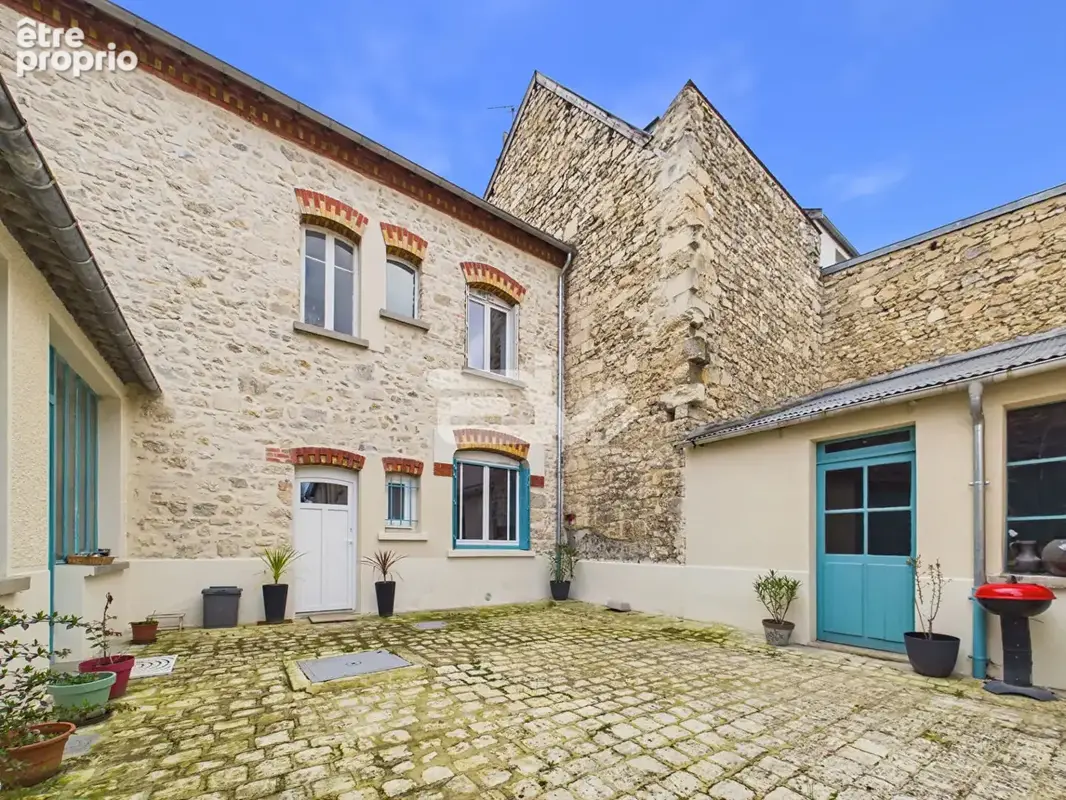 Immeuble de rapport avec local commercial et deux appartements - Environ 200 m²  -Fort potentiel - photo 1
