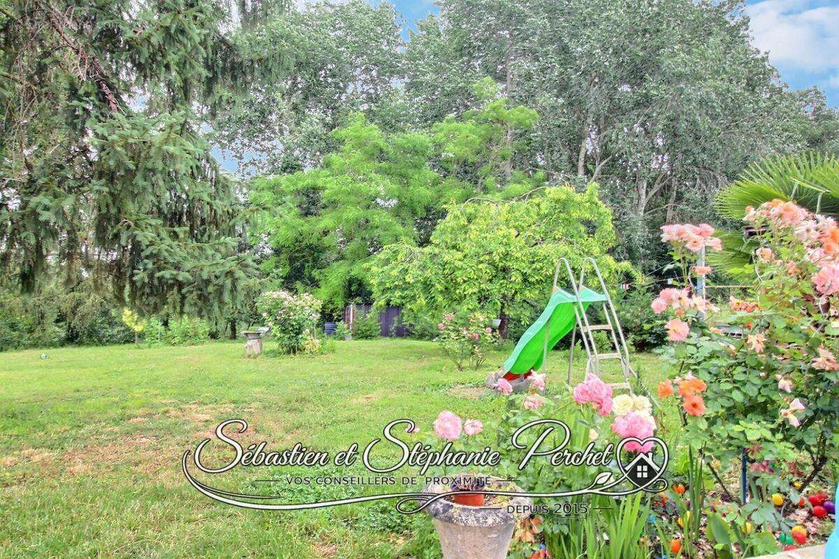 EXCLUSIVITE: Ensemble de 2 Maisons sur un terrain d'environ 1672 m2 - photo 2