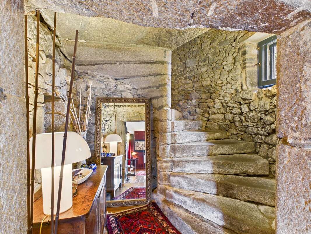 Maison à RILHAC-LASTOURS