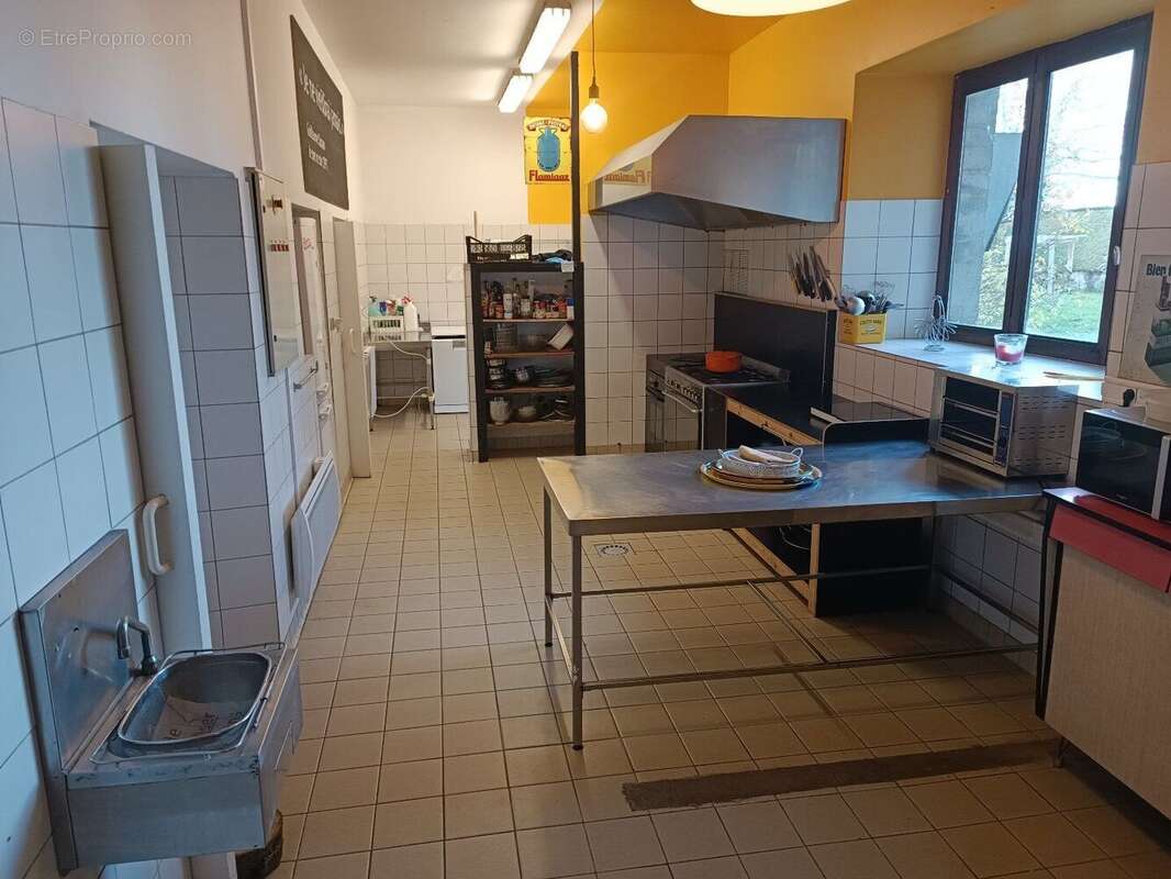 Immeuble commercial - Salles-Curan - photo 9
